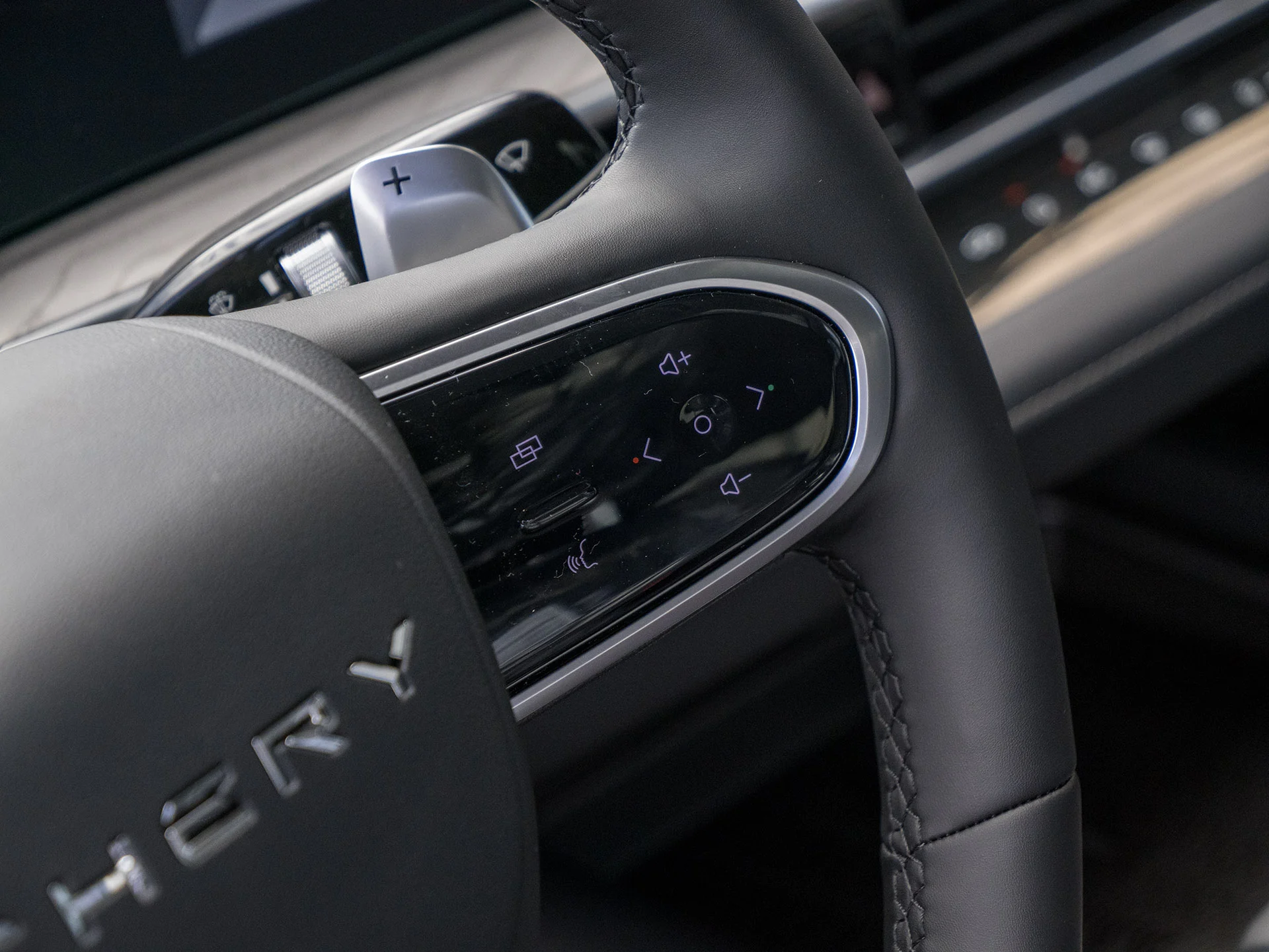 Chery Arrizo 8 23